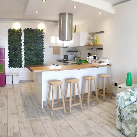 New Deluxe Stunned Seaview 2 Bed *