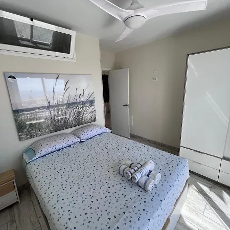 Апартаменты New Deluxe Stunned Seaview 2 Bed