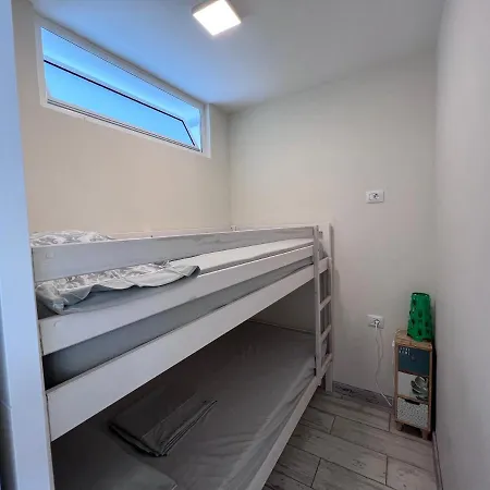 Апартаменты New Deluxe Stunned Seaview 2 Bed Адехе