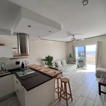 New Deluxe Stunned Seaview 2 Bed Адехе