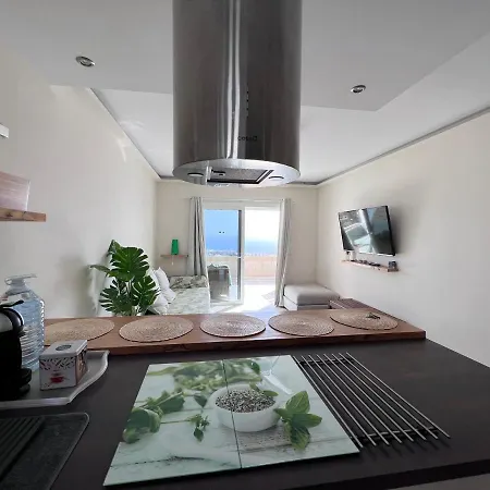 New Deluxe Stunned Seaview 2 Bed Адехе