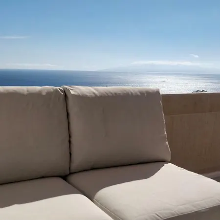 Апартаменты New Deluxe Stunned Seaview 2 Bed *