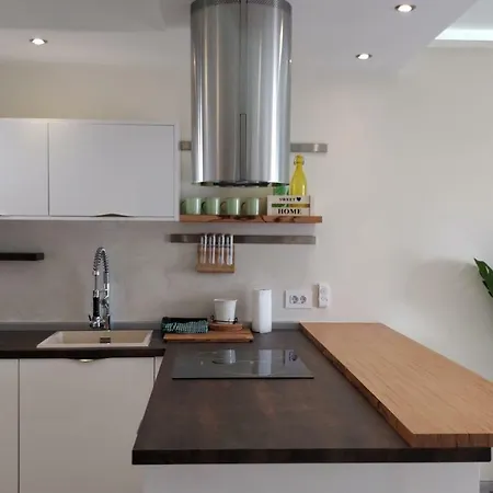 Apartment New Deluxe Stunned Seaview 2 Bed