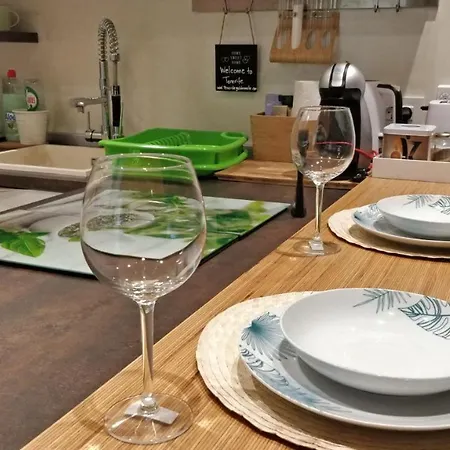 Апартаменты New Deluxe Stunned Seaview 2 Bed Адехе