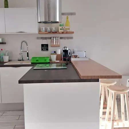 New Deluxe Stunned Seaview 2 Bed Адехе