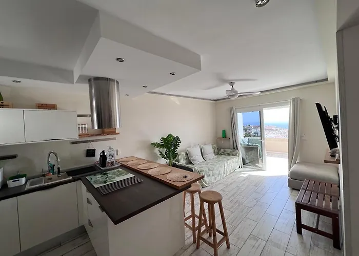 New Deluxe Stunned Seaview 2 Bed Адехе