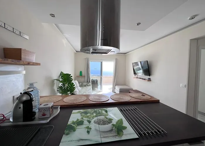 New Deluxe Stunned Seaview 2 Bed Адехе