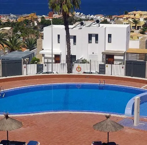 New Deluxe Stunned Seaview 2 Bed Адехе