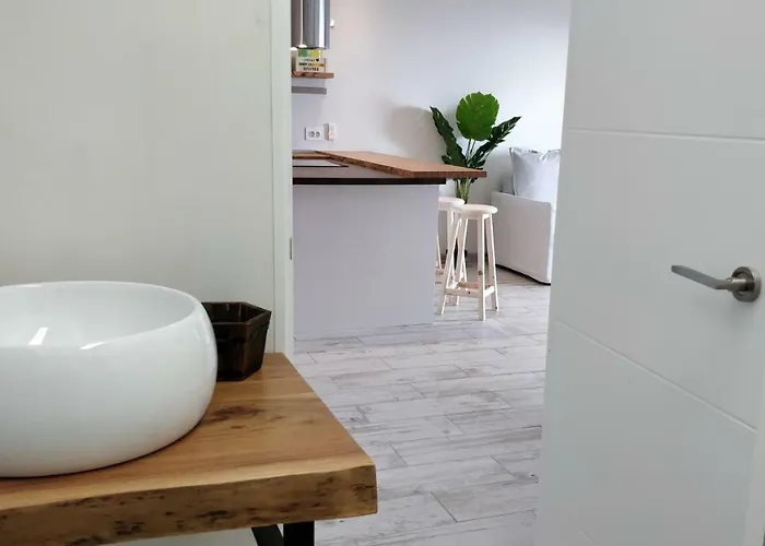 New Deluxe Stunned Seaview 2 Bed Апартаменти