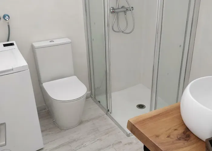 New Deluxe Stunned Seaview 2 Bed Апартаменти *