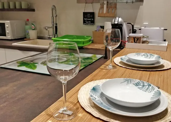 Апартаменти New Deluxe Stunned Seaview 2 Bed Адехе